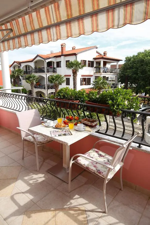 Apartments Paola Rovinj 0*,